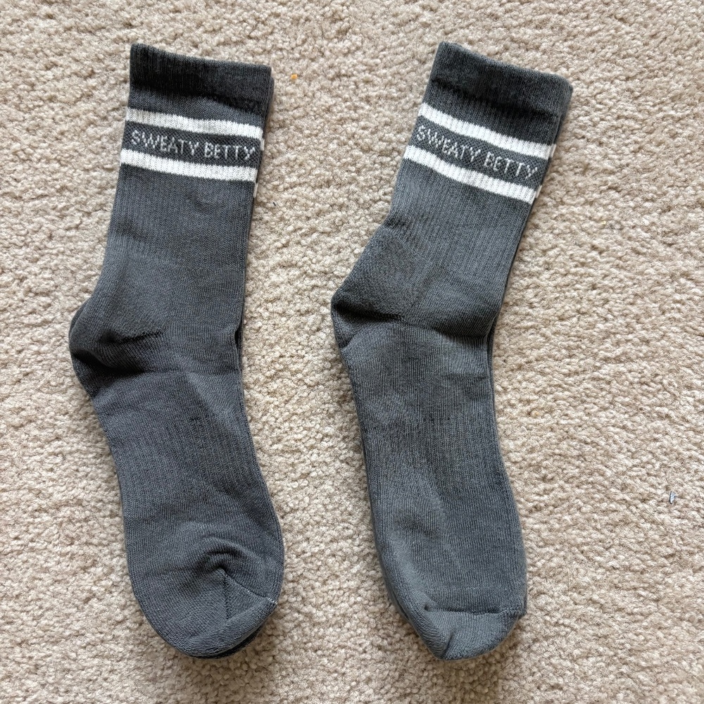 Sweaty Betty TWO pairs of Varsity Slogan Socks Umbra Green US 6-9